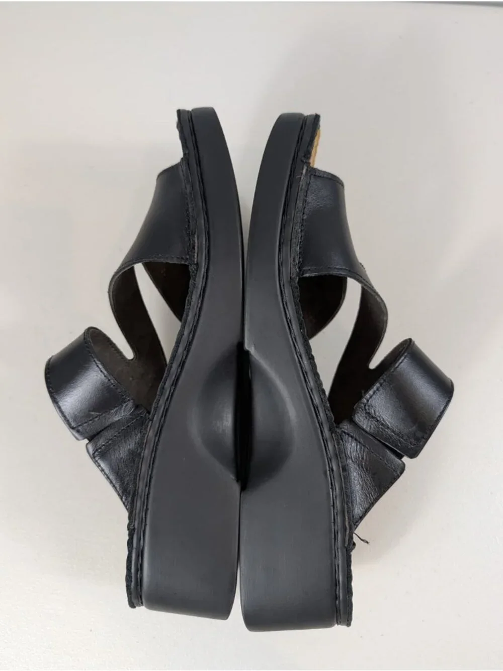 Naot Monterey sandals in black leather women's size 9